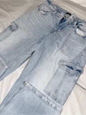 Relaxed Light Blue Women's Jeans with Cargo Pockets